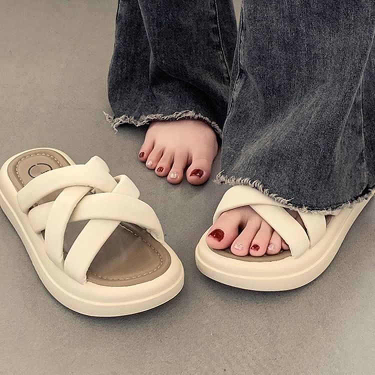 Summer Style with Fashionable Women's Outdoor Slippers