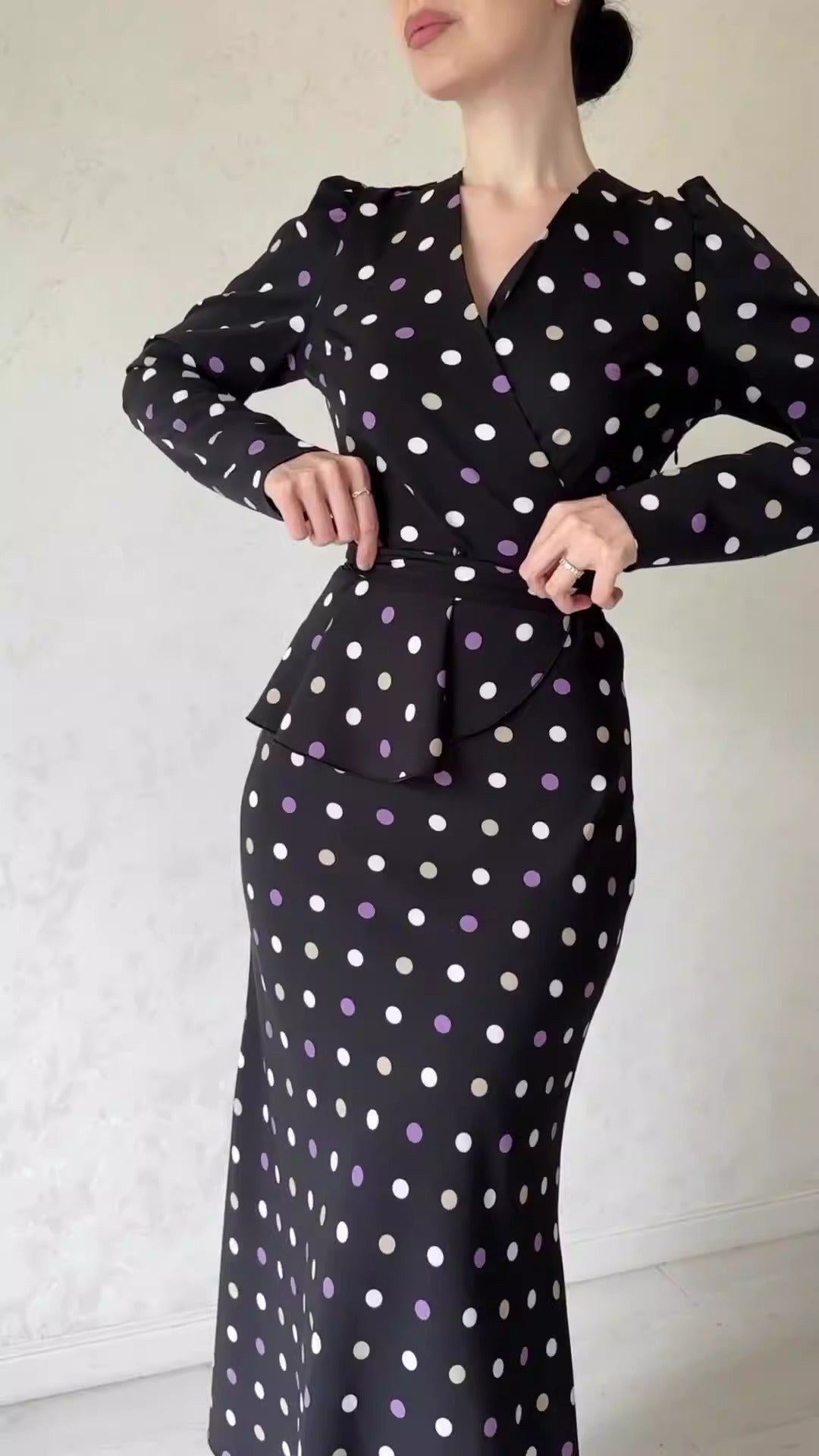 Chic French polka dot dress, elegant V-neck, buttocks wrapped skirt, lace up waist, slimming bottom skirt