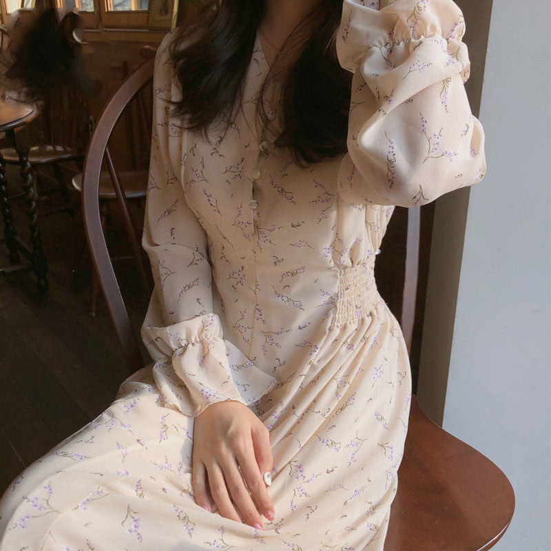 Elegant Mid-Length French Retro Dress with a Flattering Slim Waist and Charming Floral Chiffon Long Sleeves