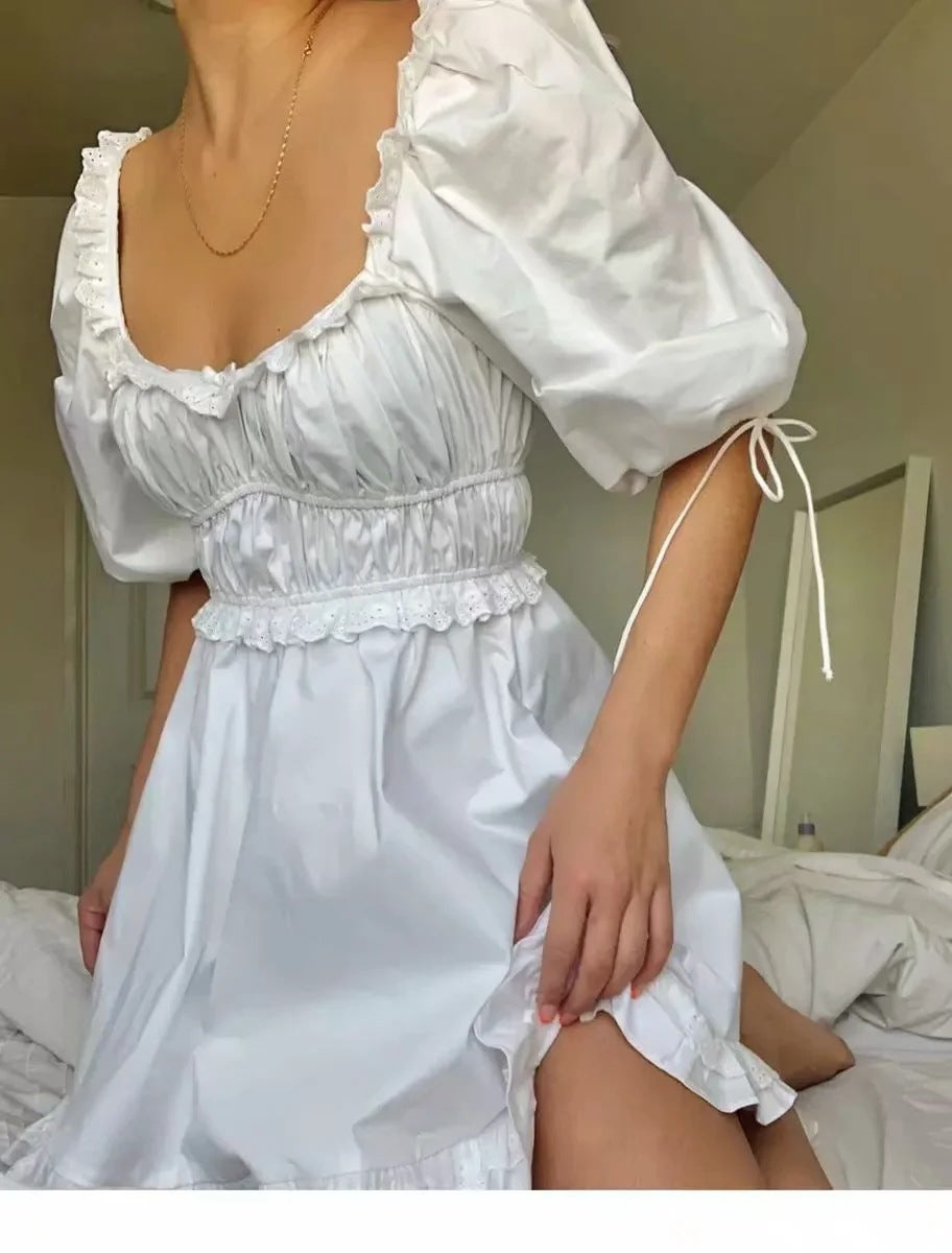 Ins Blogger With The Same French Lace White Dress