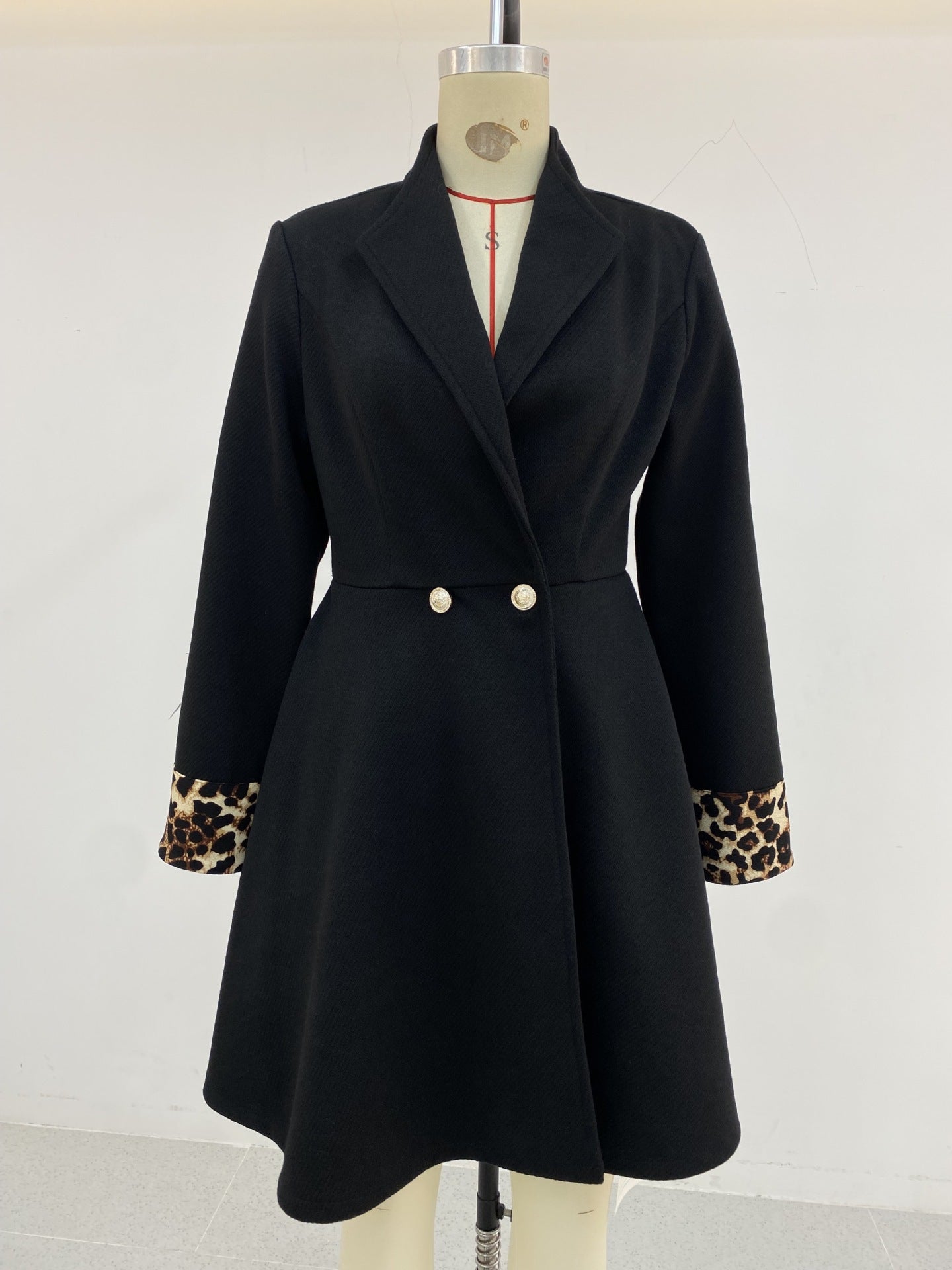 Stylish Leopard Print V-Neck Long Sleeve Commuter Coat