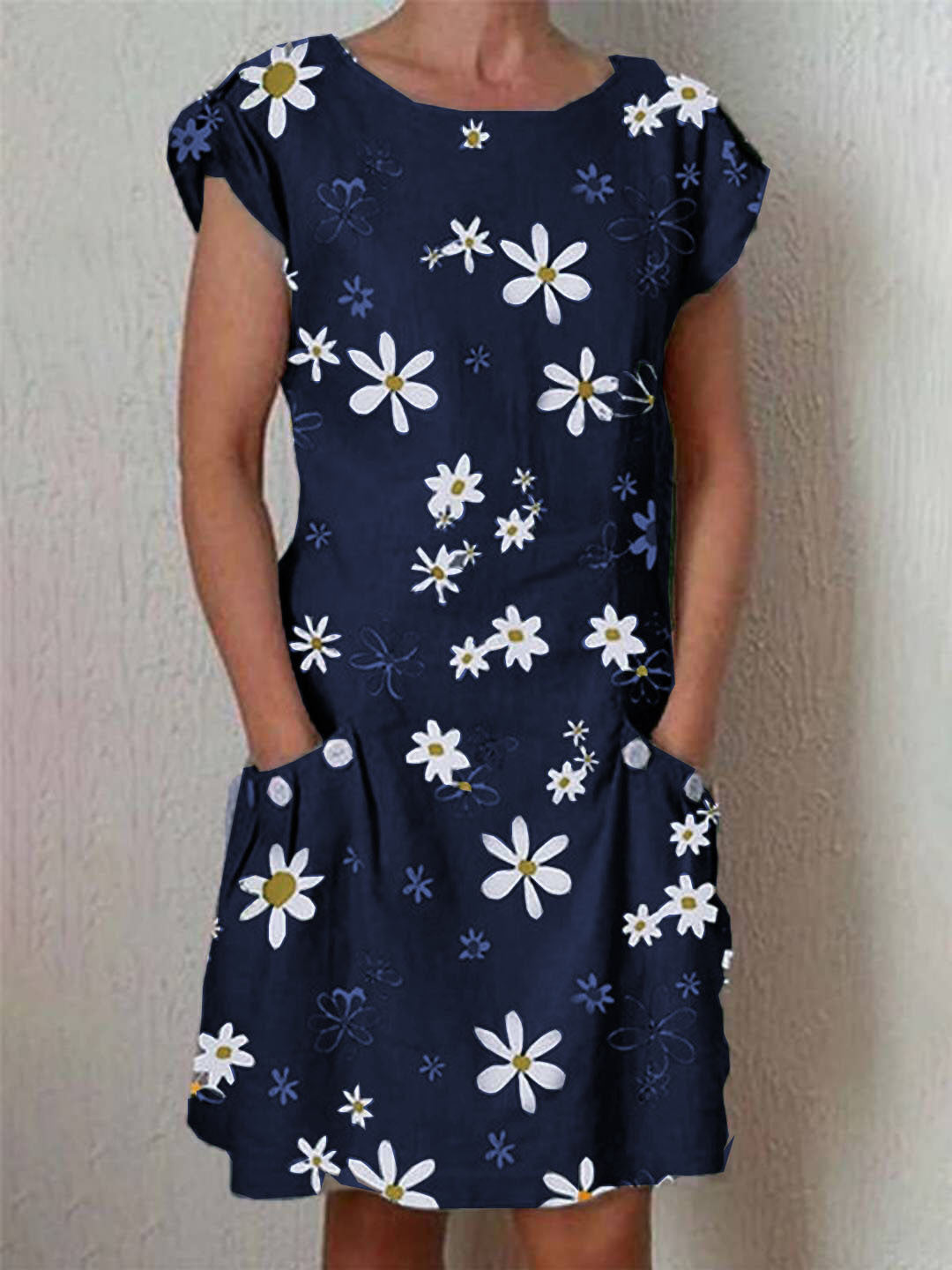 Daisy print short sleeve pocket dress