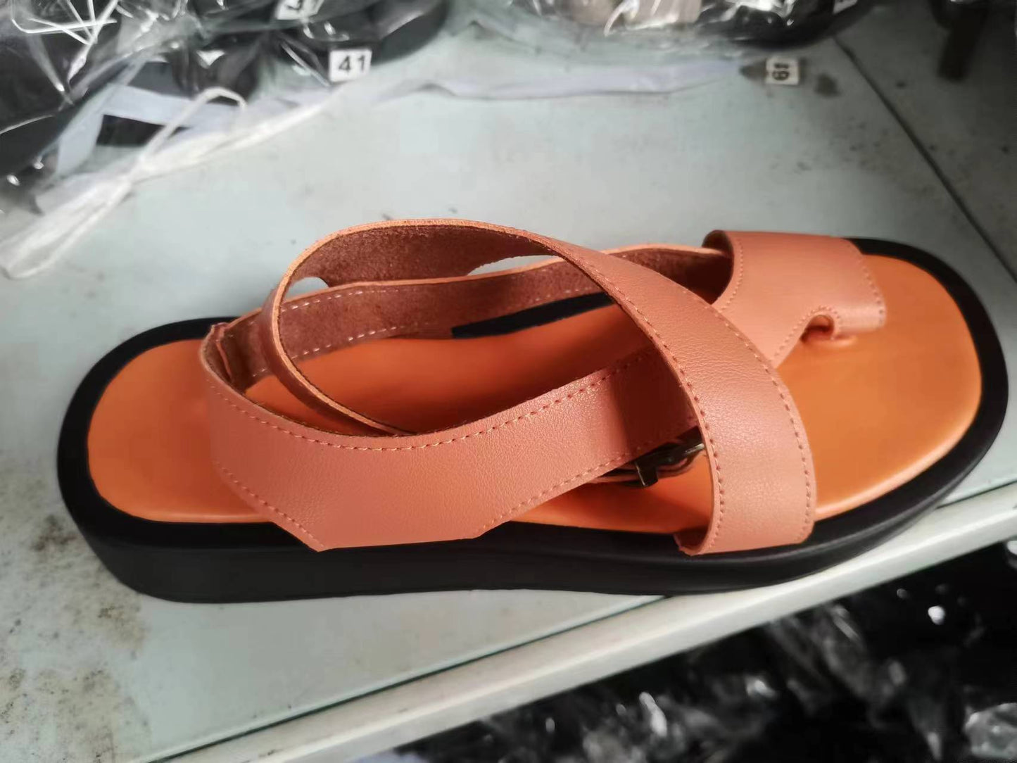Women's Casual Thick-Soled Clip Toe Sandals Beach Shoes with Round Toe and Back Buckle Strap