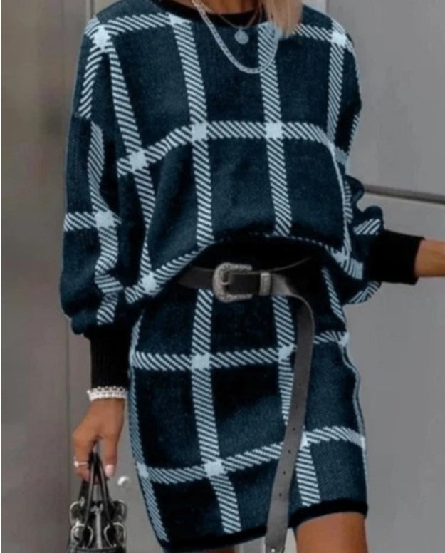 Round necked plaid pullover long sleeved woolen short skirt set of two pieces