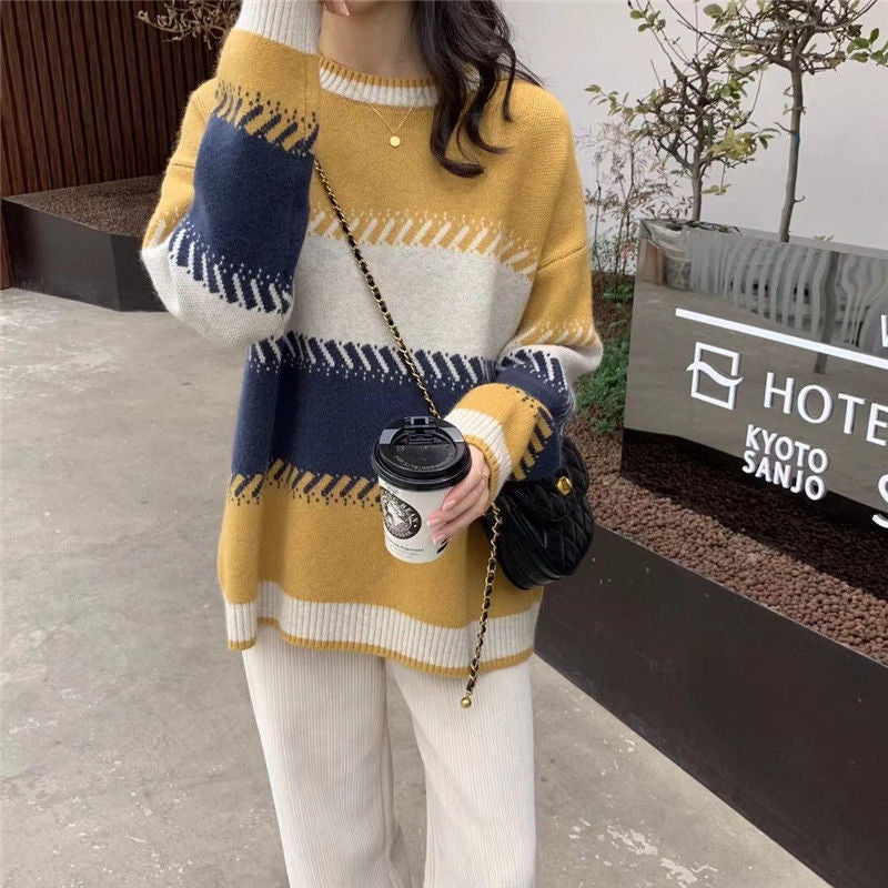 an Age-Reducing Contrast Color Round Neck Sweater