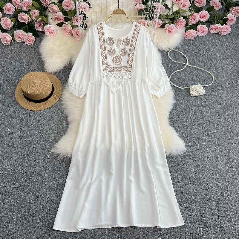 Waist-tight Elegant Embroidery Round Neck Dress