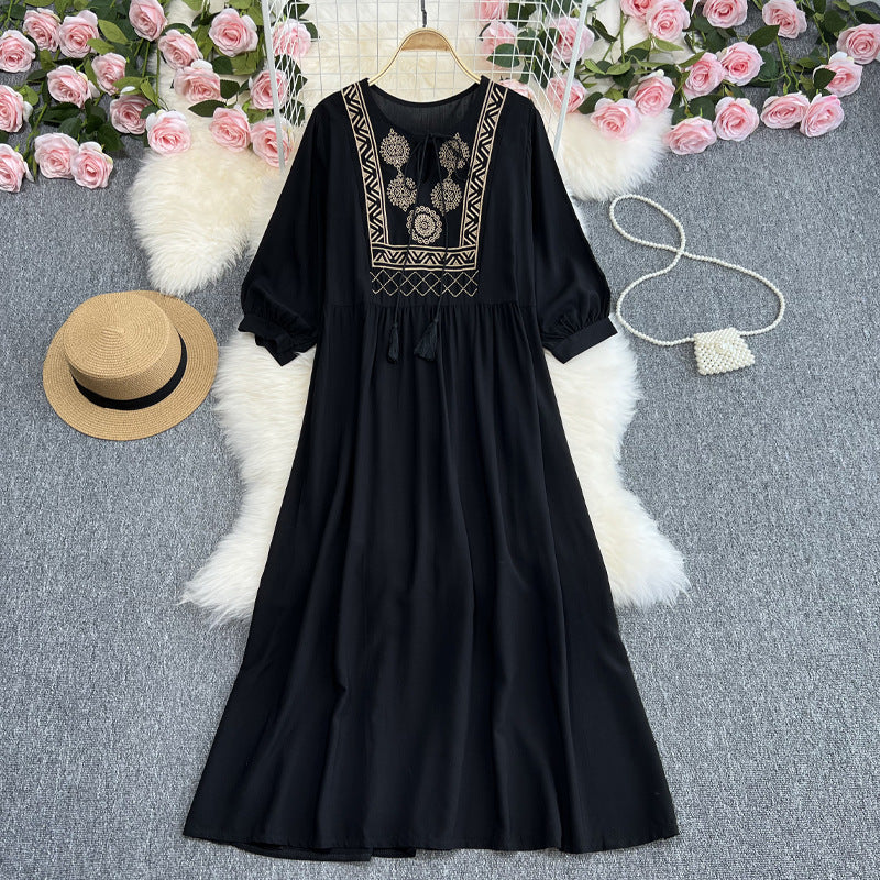 Waist-tight Elegant Embroidery Round Neck Dress