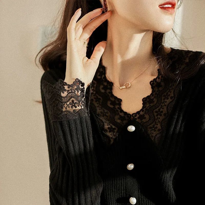 Knitted V-neck Lace Inner Layer Bottoming Shirt