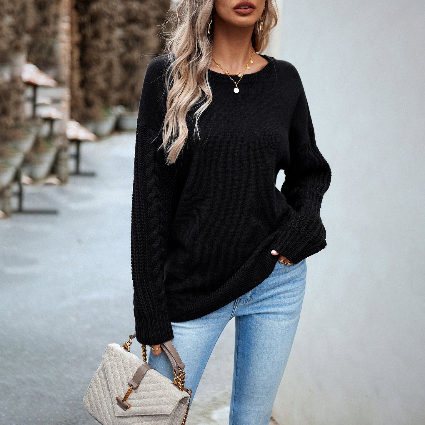 Effortlessly Stylish Women's Simple Round Neck Sweater – A Fashion Essential