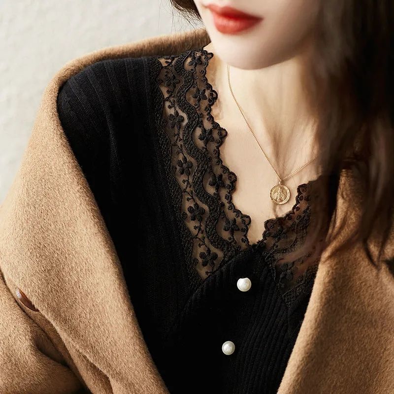 Knitted V-neck Lace Inner Layer Bottoming Shirt