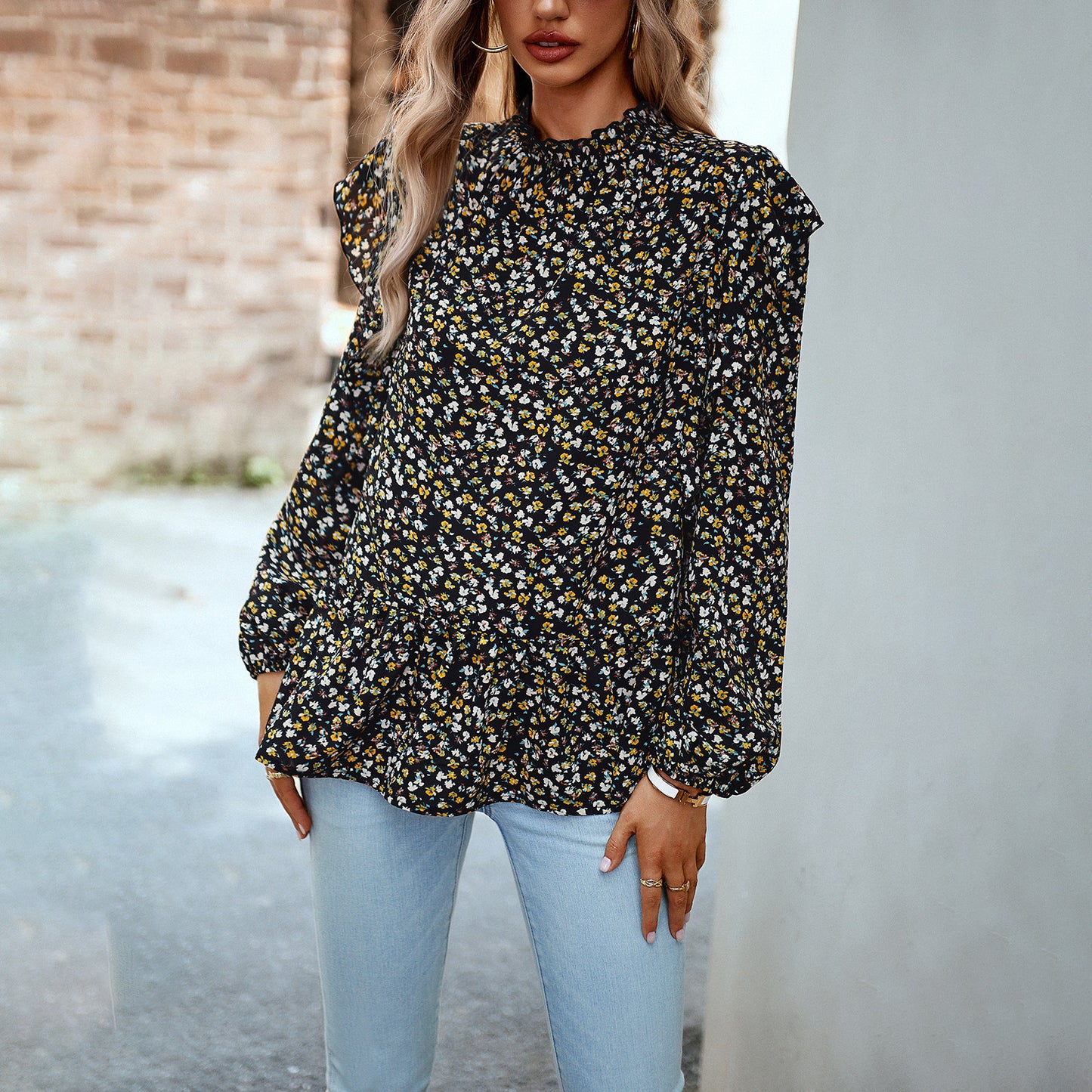 Chic and Effortlessly Stylish Women's Simple Round Neck Floral Shirt Top