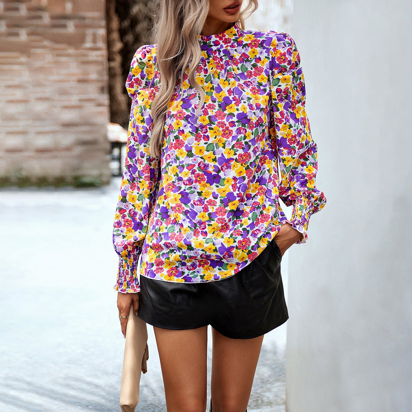 Stylish Women's Round Neck Long Sleeve Shirt with a Fashionable Print