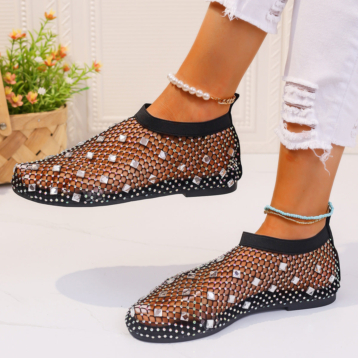 Round Toe Beach Shoes for Women: Fashionable Mesh Flat Sandals