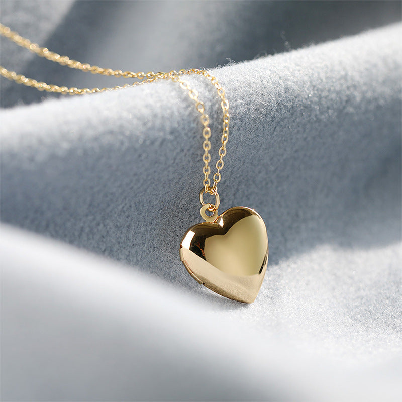 Fashion Simple Glossy Love Photo Box Necklace