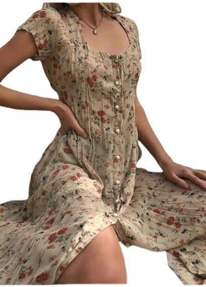 Short-Sleeved Floral Dress with a Single-Breasted Design