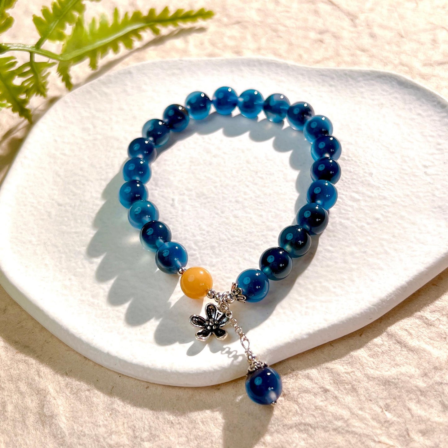 Blue Sugar Heart Agate Bracelet With Small Flower Pendant