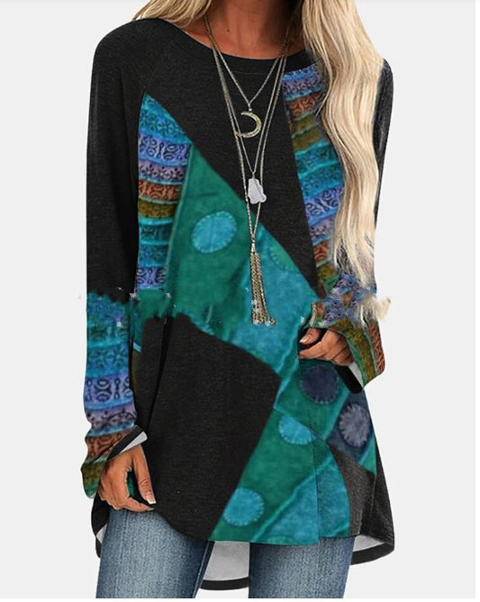 Long-Sleeved Round Neck Top with Geometric Print in a Loose Fit