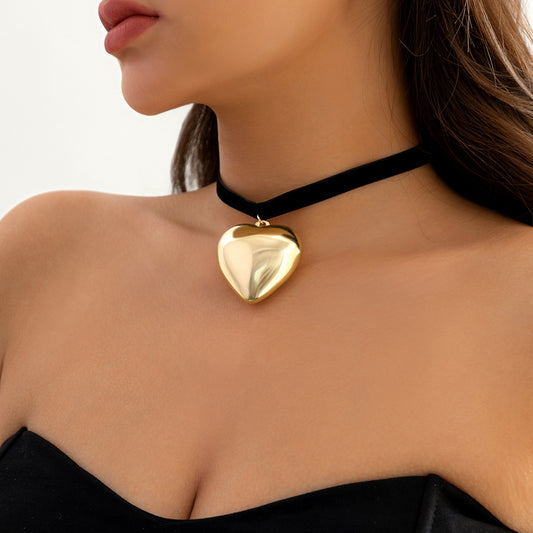 Flocked Cloth Peach Heart Necklace Women's Elegant Fashion Simple Clavicle Chain