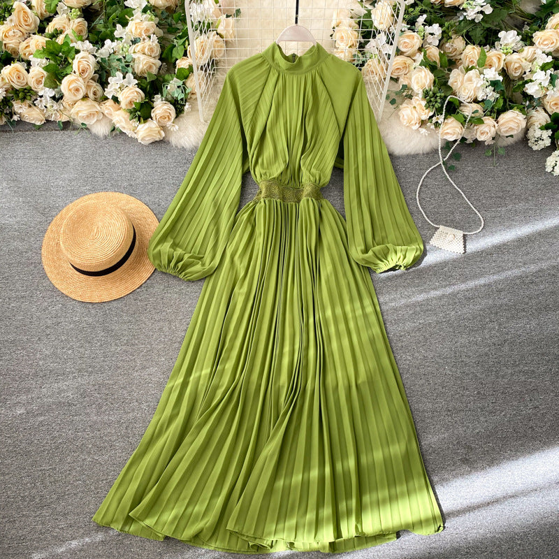 Pleated Retro Dress with Round Neck, Puff Sleeves, and Waist-Defining Solid Color Design