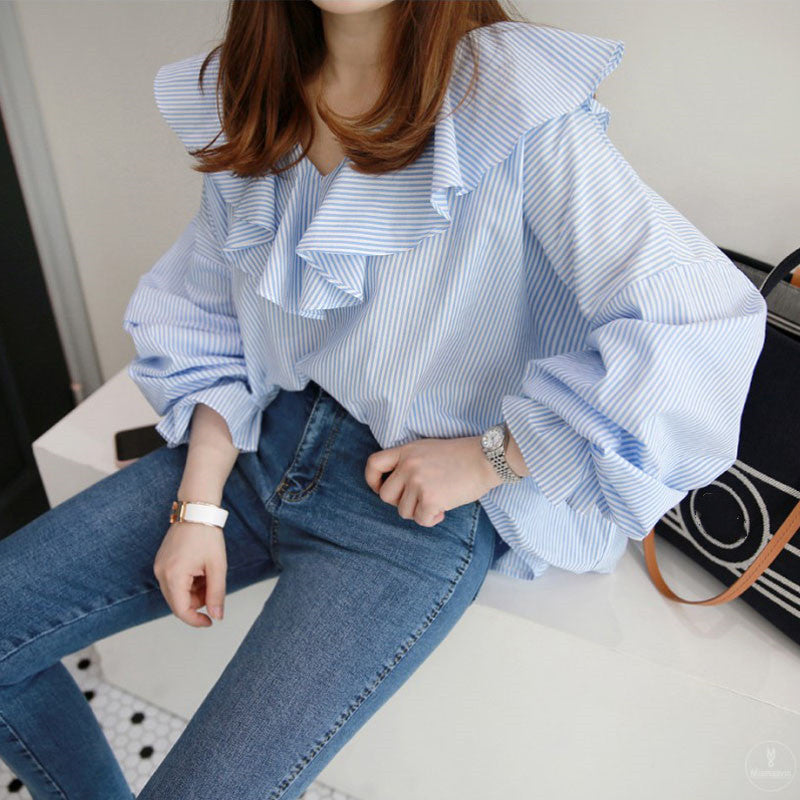 V-neck Pullover Shirt with Loose and Thin Design featuring Ruffled Detail