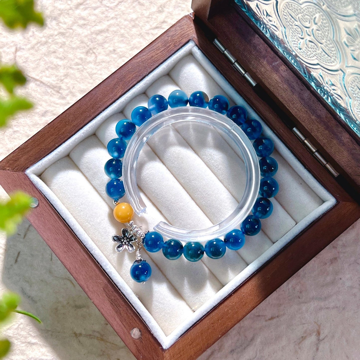 Blue Sugar Heart Agate Bracelet With Small Flower Pendant