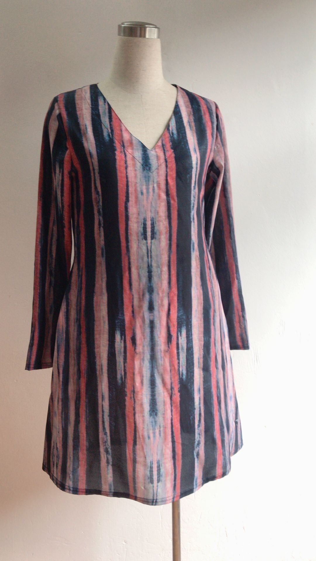 Women's Long Sleeve V-neck Dress with Printed Stripes and Pocket Detail