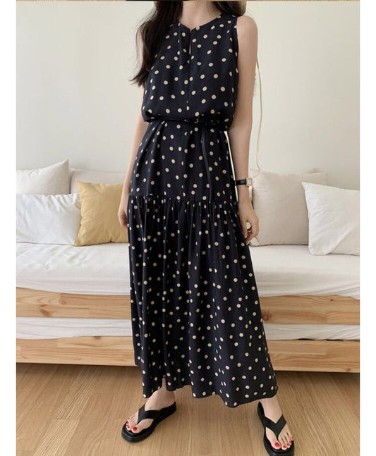 Seaside Resort Style Sleeveless Vest with Polka Dot Long Skirt for a Relaxed Look