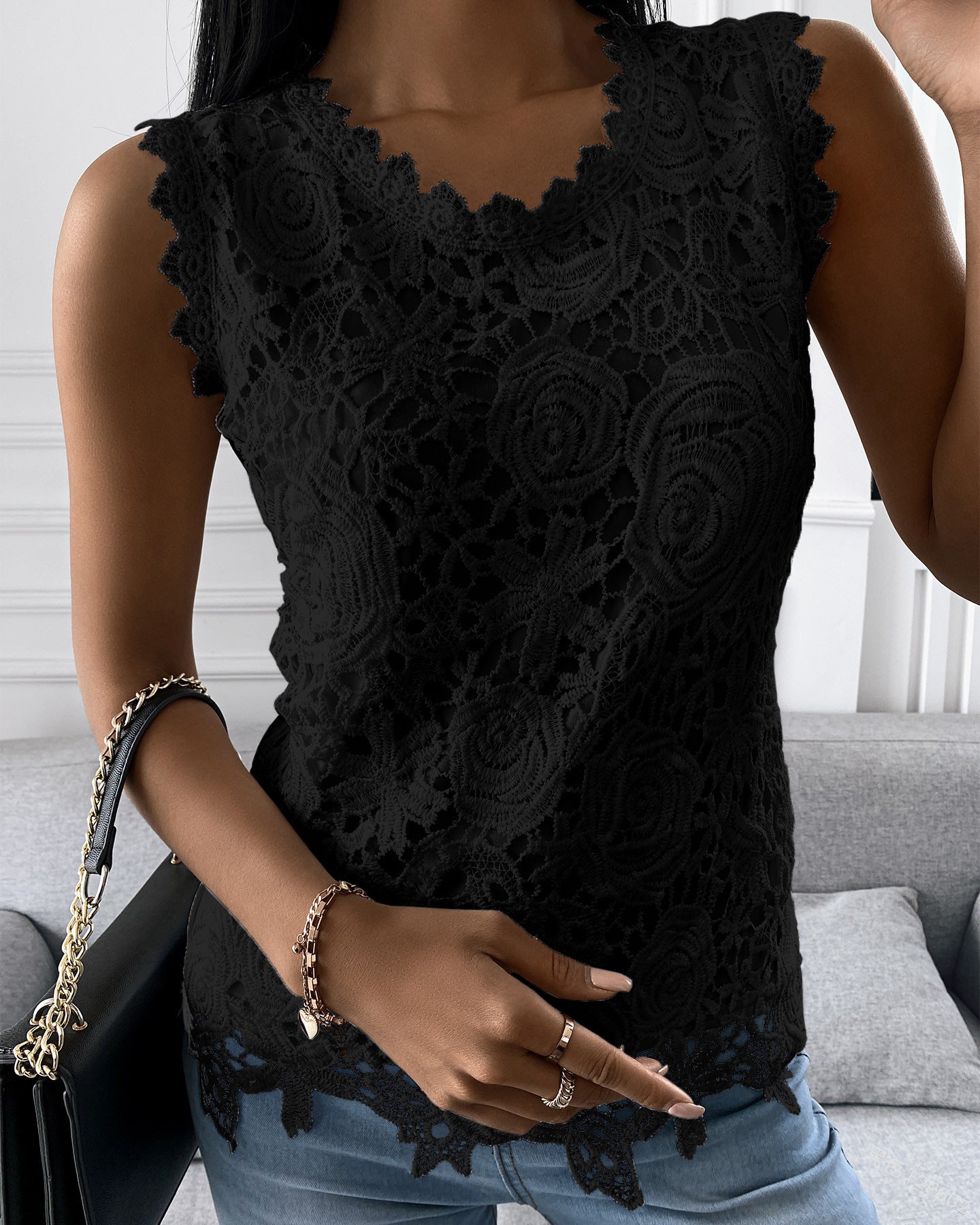 Sleeveless U-Neck Solid Color Lace T-Shirt: Casual Fashion for Women