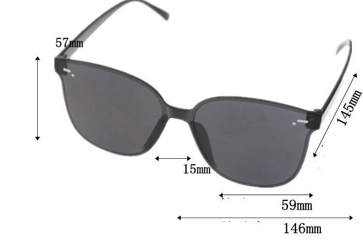 Large Framed Black Sunglasses Fashionable UV Protection