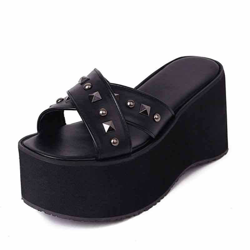 Loose-bottomed Rivet Women's Thick-soled Sandals And Slippers