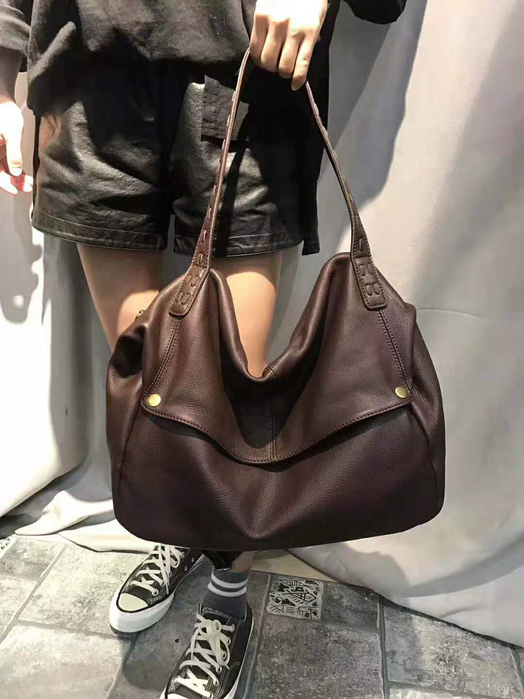 Large Capacity Shoulder Bag in Top Layer Cowhide