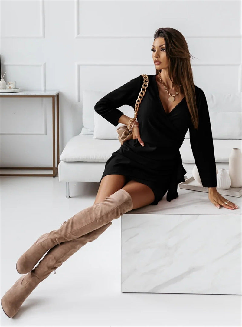 Long-Sleeved V-Neck Dress with Casual Solid Color, Exuding Temperament