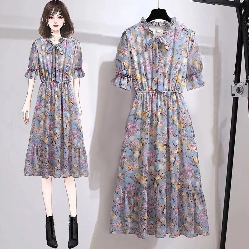 Floral Chiffon Dress for a Youthful and Slimming Look