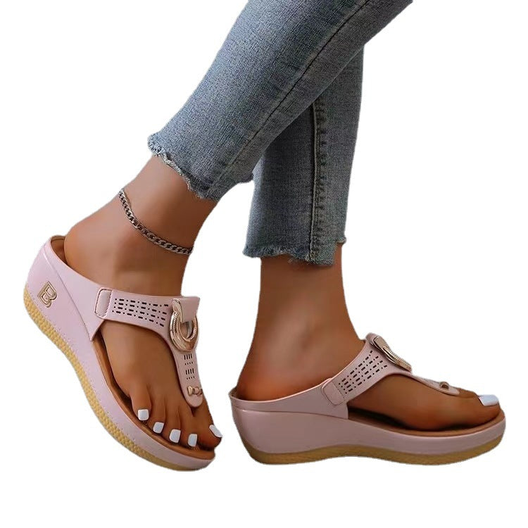 Style and Comfort with Plus Size Women's Beach Slippers